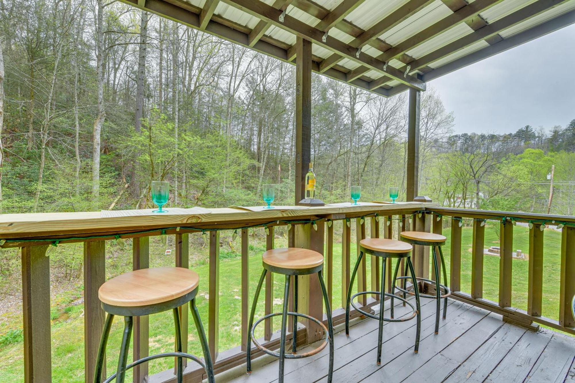 Smoky Mountain Cozy Cove Cabin Deck And Fire Pit! Cosby 外观 照片